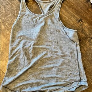 Lululemon workout tank size 4
